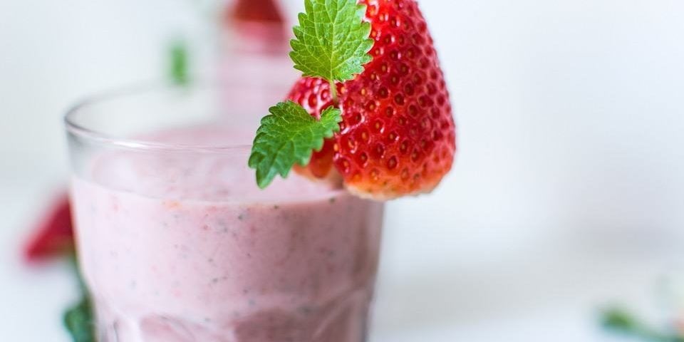 coconut-strawberry-smoothie