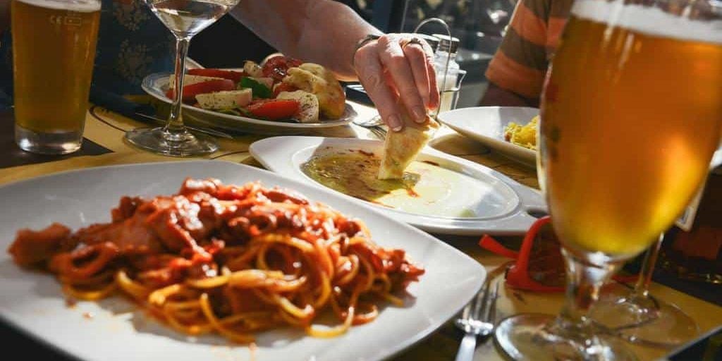 Healthy Holiday Eating Tips and A Trim Waistline